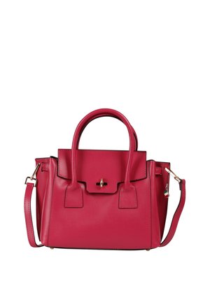 Rode leren handtas met twee handvatten, verstelbare schouderriem, voorflap met gouden sluiting en klein vlaggetje als bedel aan de riemsluiting.