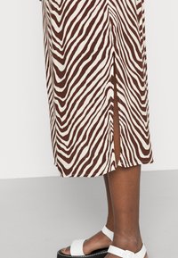 VILA VIEVA AYA ANKLE SKIRT - Saia evasé - birch/chocolate fondant