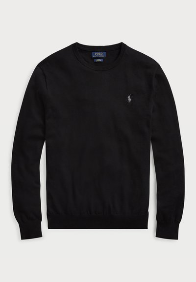 Suéter negro de algodón con mangas largas, puños y dobladillo acanalados, cuello redondo y pequeño logo bordado en el pecho. Diseño simple.