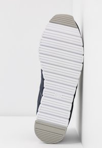 Thumbnail Image 7