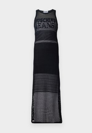 Czarna siateczkowa maxi sukienka bez rękawów. Posiada duże logo na klatce piersiowej, prezentujące otwarty splot i prosty krój.