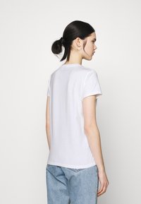 Levi's® THE PERFECT TEE - Printtipaita - white