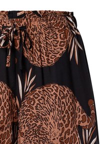 Schwarze Stoffhose mit elastischem Bund, die ein großes Leopardenmuster in Braun und Beige zeigt, ergänzt durch subtile Blattakzente in Weiß.