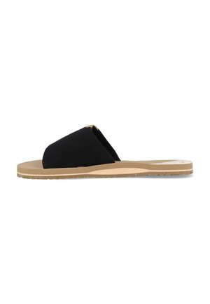 Zwarte slidesandalen met een bovenwerk van zachte stof, open teendesign en een tan rubberen zool. Kenmerken zijn een gestructureerd oppervlak en een minimale afwerking.