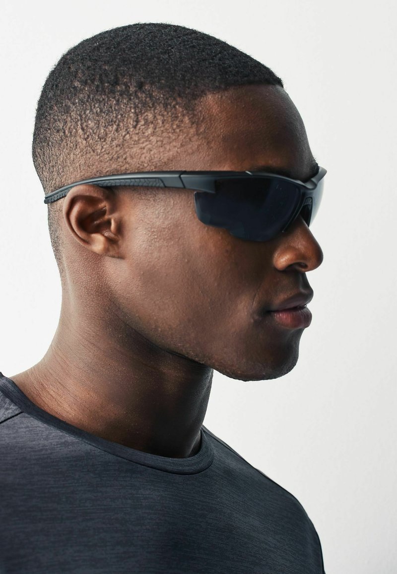 Next REGULAR FIT - Aurinkolasit - black