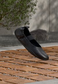 Επιλέχθηκε, triple black