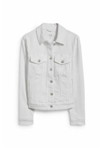 Chaqueta de mezclilla blanca con mangas largas, cuello, bolsillos delanteros con solapa, botones plateados y detalles de costuras verticales.