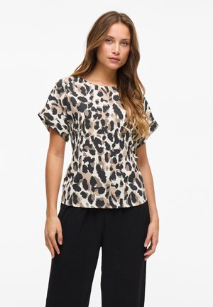 Short-sleeve leopard print top in beige, black, and brown tones. Loose fit with a round neckline. Smooth fabric with a subtle sheen.