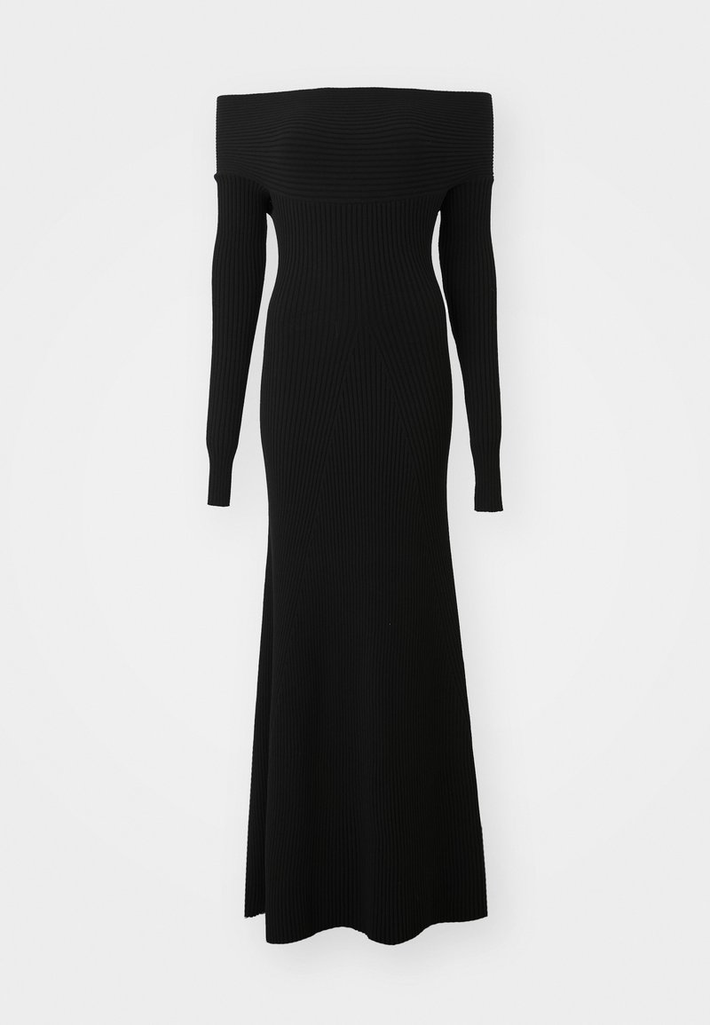 Robe noire à mailles côtelées avec des manches longues et un décolleté bardot, mettant en valeur une silhouette ajustée qui se prolonge jusqu'à la longueur maxi.