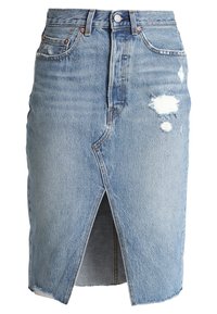 Jeanskjol i ljusblått med slitna detaljer. Har en framficka och klassisk femfickedesign. Knapp- och dragkedjestängning.