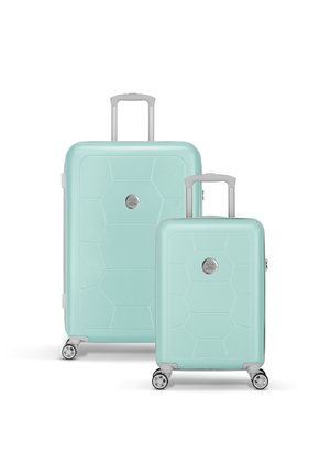 Aqua Hartschalen-Gepäckset mit einem Sechseckmuster, glatter Oberfläche, silbernen Akzenten und vier Rädern für optimale Mobilität.