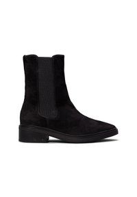 Černé semišové kotníkové boty s elastickými postranními panely a nízkým blokovým podpatkem. Mají špičatou špičku a hladkou strukturu pro elegantní design.