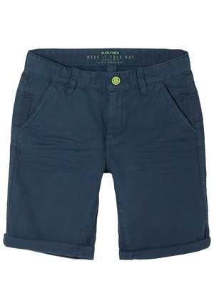 Granatowe bawełniane szorty z podwiniętymi nogawkami, przednimi kieszeniami i limonkowozielonym guzikiem. Na etykiecie widnieje napis "S. Oliver" oraz "Wear It Your Way".
