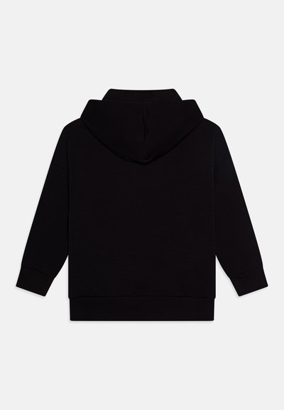 Felpa nera con cappuccio a doppio strato, maniche lunghe, polsini e orlo a coste. Tessuto morbido con un design minimalista.