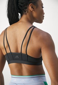 adidas Performance ALL ME ESSENTIALS - Sujetadores deportivos con sujeción ligera - black