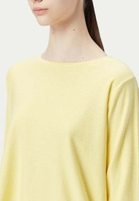 GOBI Cashmere BOATNECK - Stickad tröja - yellow