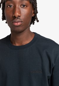 Sort crew-neck sweatshirt lavet af blødt stof, med et broderet "element" logo på brystet. Minimalistisk design med en glat tekstur.