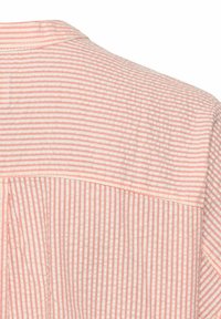 Katoenen shirt met dunne roze en crèmekleurige verticale strepen, met een zachte textuur, een rugpand en gestikte details langs de naden.