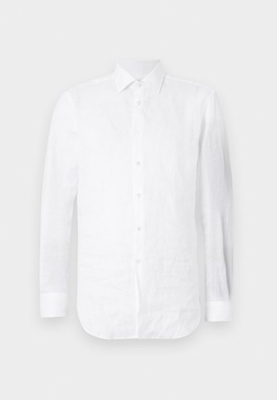 Weißes Leinenhemd mit langen Ärmeln, spitzem Kragen, Knopfverschluss und abgerundetem Saum sowie einer leicht strukturierten Oberfläche.