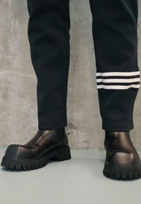 adidas Originals NEUCLASSICS LS - Pikkade varrukatega topp - black/white