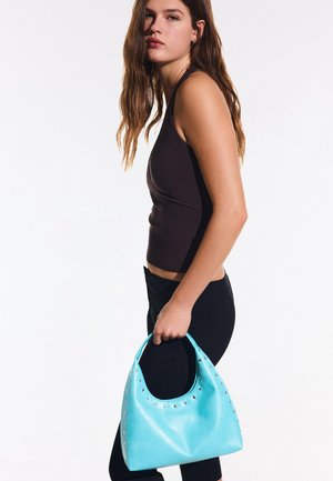 Bershka STUDDED EFFECT BUCKET - Geantă de mână - light blue