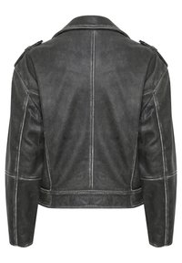 Veste en cuir noir au design court, avec des épaules structurées et des coutures visibles. Dotée d'un col classique et sans fermetures.
