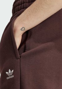 adidas Originals Tepláky - shadow brown
