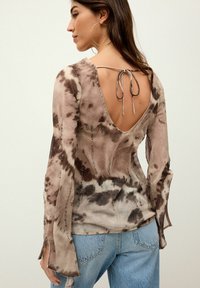 Next - NEUTRAL SHEER EMBELLISHED - REGULAR FIT - Pluus - brown tie dye Väikepilt 1