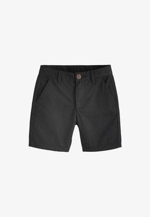 Pantalones cortos negros de longitud media con trabillas para cinturón, bolsillos laterales y cierre frontal con botón sobre fondo blanco.