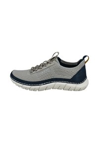 Szare, dziane buty sportowe z granatowymi akcentami, charakteryzujące się elastycznym wzornictwem, teksturowaną cholewką oraz grubą, białą podeszwą z rowkami.