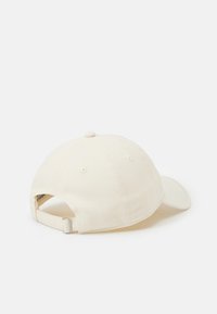 adidas Originals PREMIUM ESSENTIALS DAD - Gorra - off-white