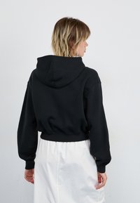 Thumbnail Image 4