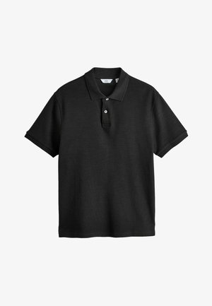 Schwarzes kurzärmeliges Poloshirt mit umgeschlagenem Kragen, zweiknöpfiger Knopfleiste und weich strukturiertem Stoff, vor weißem Hintergrund dargestellt.