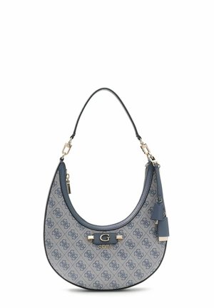 Petit sac à main en forme de croissant Guess avec tissu bleu à motifs, bordure bleue et une seule bandoulière avec des ferrures dorées et un porte-clés logo.