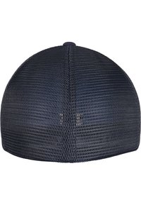 Cappellino blu navy con retro in rete, forma rotonda, cuciture a punto e un piccolo bottone circolare sulla parte superiore.