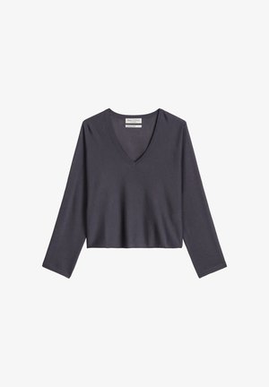 Pull gris foncé raccourci à manches longues et col en V, étalé à plat sur un fond blanc.