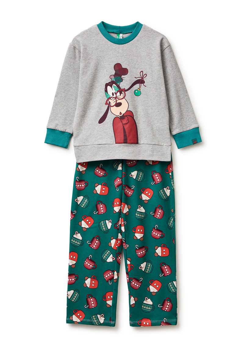 Šedé pyžamové tričko s dlouhým rukávem s kreslenou postavičkou a tyrkysovými detaily, doplněné zelenými kalhotami se vzorem hrnků a klobouků.