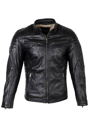 Schwarze Lederjacke mit gesteppten Schulterakzenten, Reißverschlusstaschen und Stehkragen. Glatte Textur und taillierte Passform.