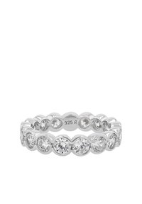 Anillo de plata con piedras claras redondas dispuestas en un diseño scalloped. Marcado con "925" en el interior, lo que indica plata de ley.