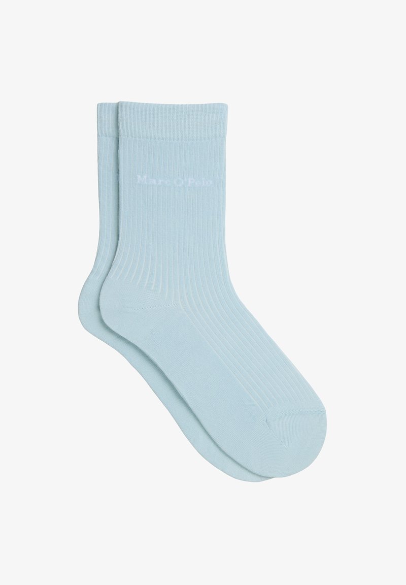 Calzini azzurri a coste con una texture liscia. Presentano un logo sottile sul lato. Design alla caviglia adatto per un look casual.