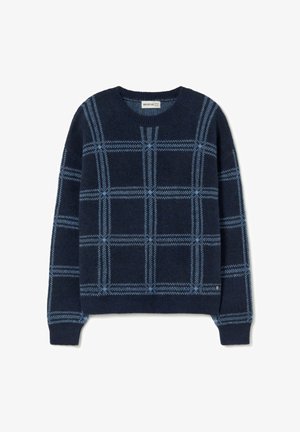 Suéter azul marino con un patrón a cuadros en azul claro, que presenta un cuello redondo, mangas largas y puños y dobladillo acanalados. Textura suave.