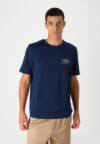 Tommy Hilfiger MONOTYPE LABEL TEE - Basic T-shirt - night sky