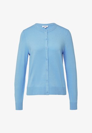 Cardigan bleu clair en matériau doux avec un col rond, une fermeture à boutons et des poignets et un ourlet côtelés. Coupe classique avec des manches longues.
