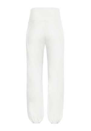 Pantaloni de trening albi, largi, cu un elastic la talie și manșete strânse la glezne, realizați dintr-un material moale, cu un design neted și curat.