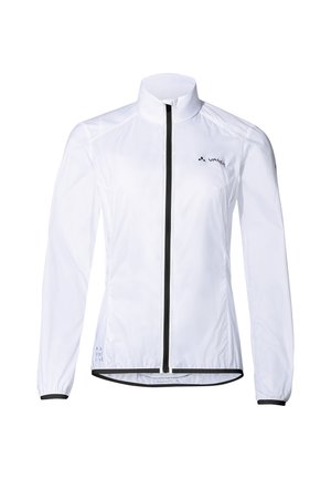 Veste légère blanche en tissu lisse ; comprend une fermeture éclair frontale complète, un col haut, des poignets élastiques et une fermeture éclair noire avec détail de logo.