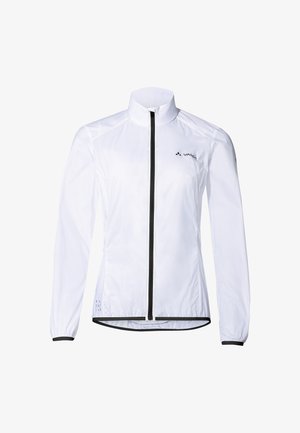 Veste légère blanche en tissu lisse ; comprend une fermeture éclair frontale complète, un col haut, des poignets élastiques et une fermeture éclair noire avec détail de logo.