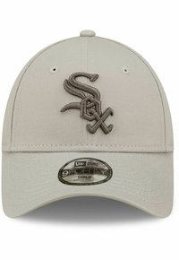 Gray baseball cap with an embroidered "Sox" logo in dark gray. Features an adjustable strap and a curved brim. Made of fabric with a smooth texture.