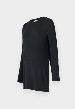 Sort langærmet top med ribbet tekstur, rund halsudskæring og sideslidser. Designet til komfort under graviditeten.