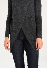 ONLY Neule - mottled dark grey