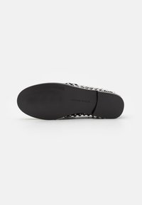 Steve Madden BEQUEST - Zapatos sin cordones - black